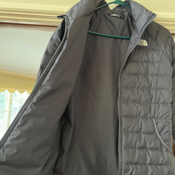 The North Face puffer, girl’s size  L (14-16) - Picture 3 of 3